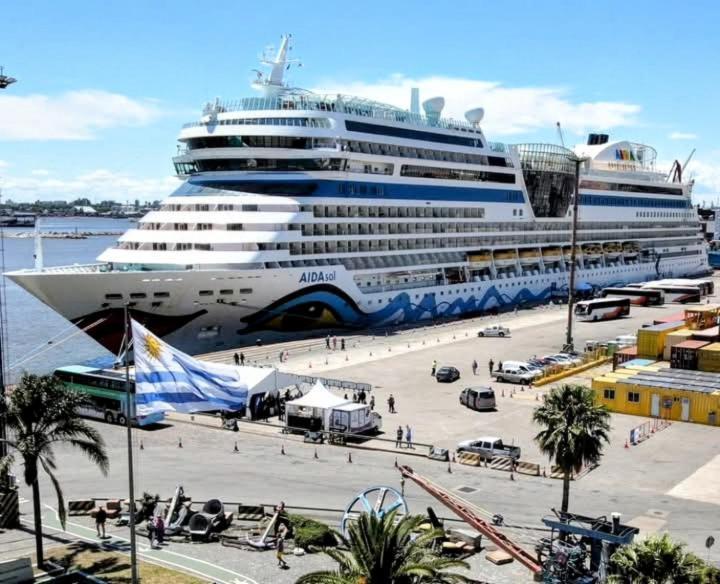 Montevideo Port Hostel Екстер'єр фото